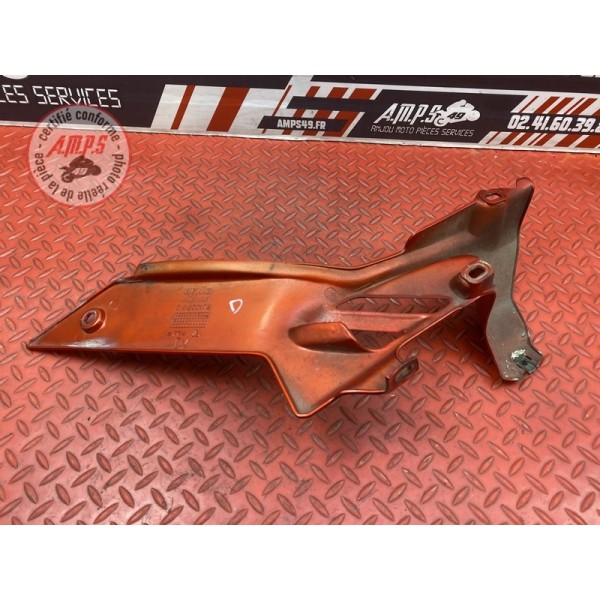 Cache plastique sous selle droit 