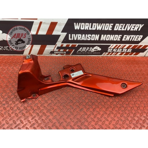 Cache plastique sous selle gauche 