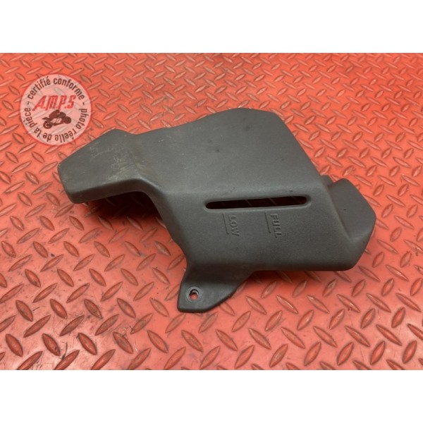 Cache plastique sur bocal de liquide 