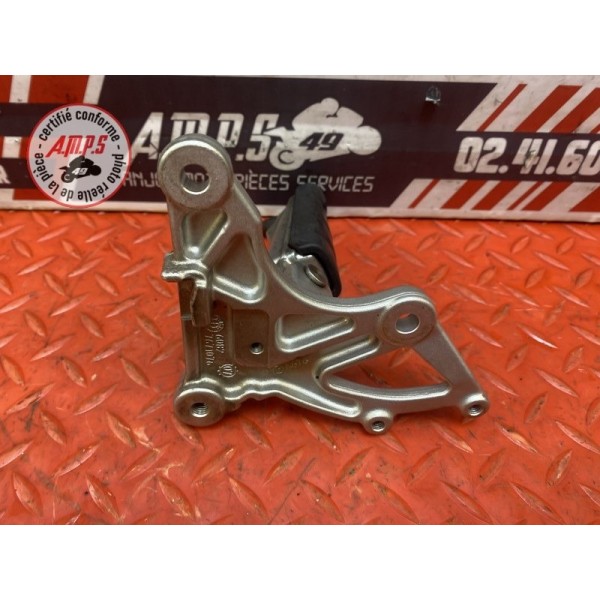 Platine repose pied droite 