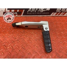 Platine repose pied passager droite 