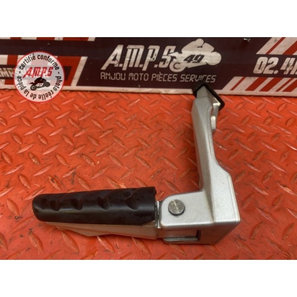 Platine repose pied passager droite 