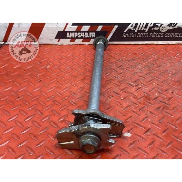 Axe de roue arriere 