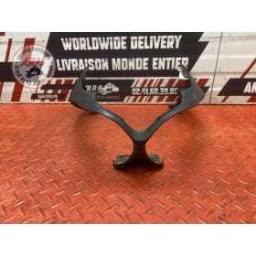 Cache plastique sur coque arriere centrale 