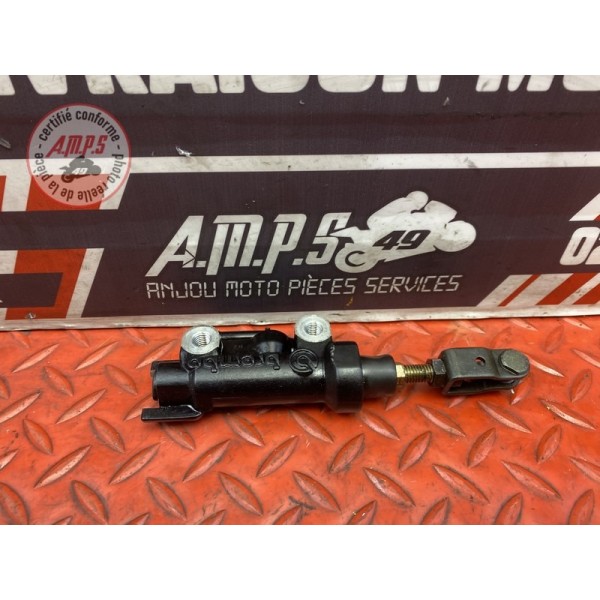 Maitre cylindre de frein arriere 