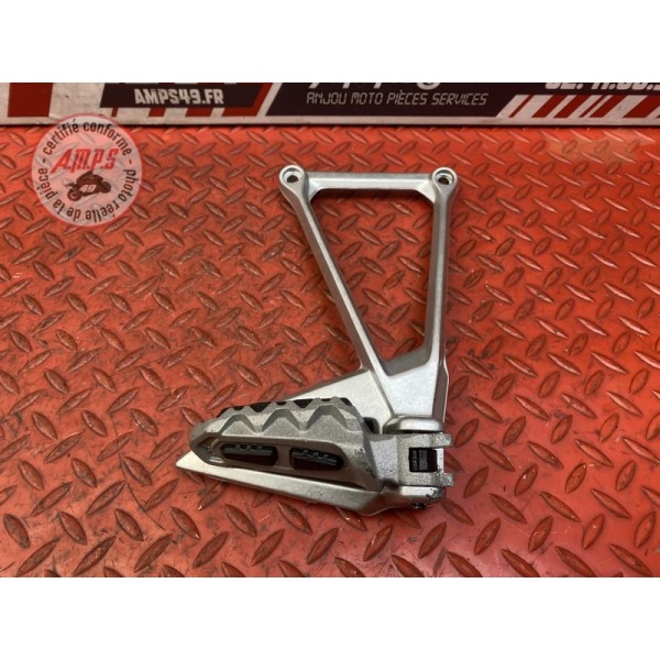 Platine repose pied passager droite 