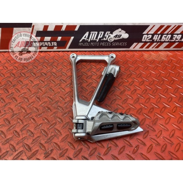 Platine repose pied passager gauche 