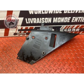 Cache interieur sur flanc de carénage droit 