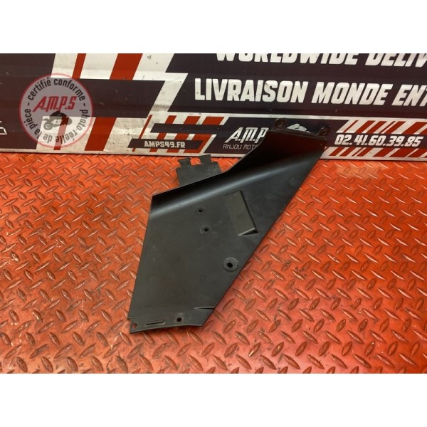 Cache interieur sur flanc de carénage gauche 