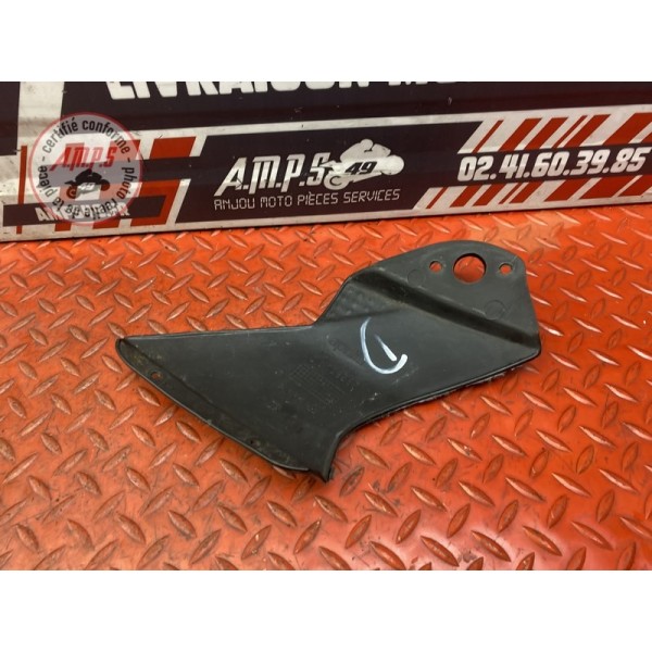 Cache plastique avant droit 