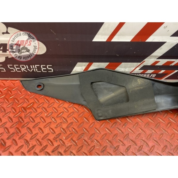 Cache sous reservoir droit 