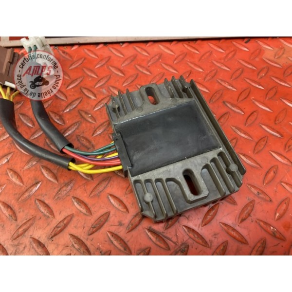 Regulateur de tension 