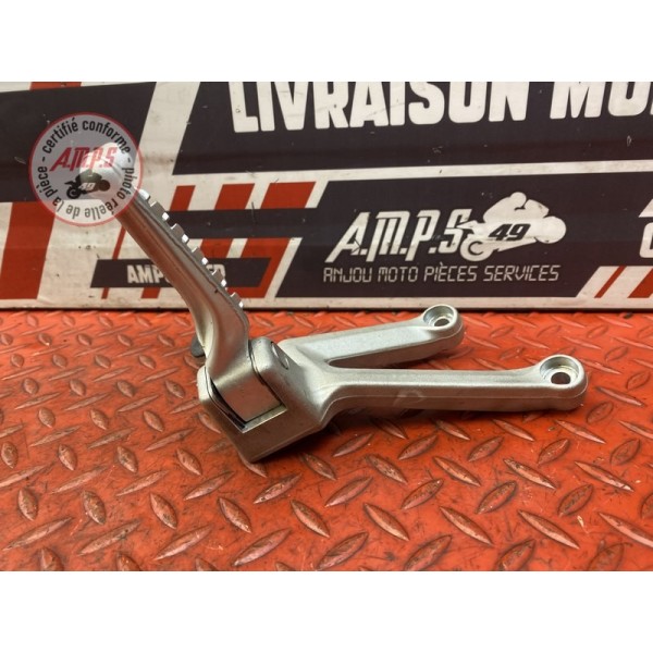 Platine repose pied passager droite 