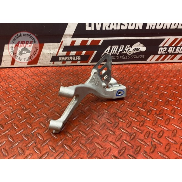 Platine repose pied passager droite 