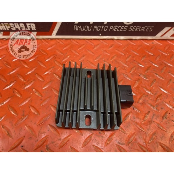 Regulateur de tension 