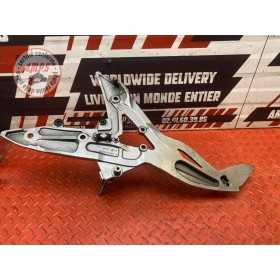 Platine repose pied passager droite 