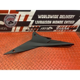 Cache plastique sous selle droit 