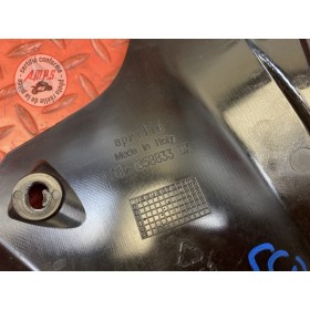 Cache plastique sous selle droit 