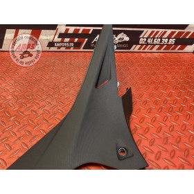 Cache plastique sous selle gauche 