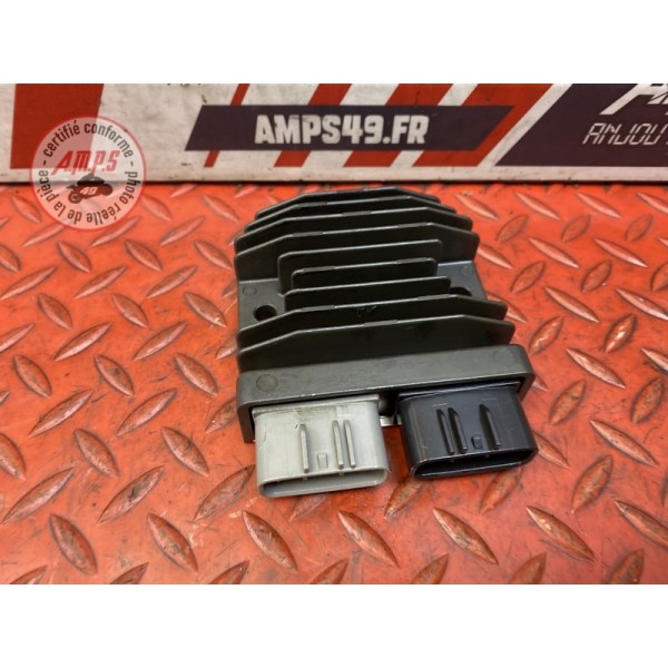Regulateur de tension 