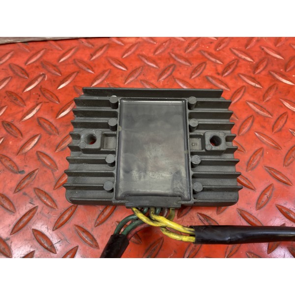 Regulateur de tension 
