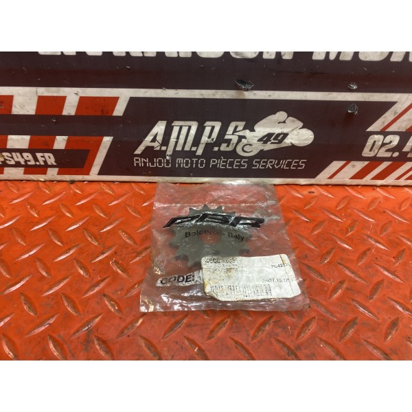 Pignon de sortie de boite de vitesse HONDA CBR 125 