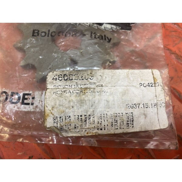 Pignon de sortie de boite de vitesse HONDA CBR 125 