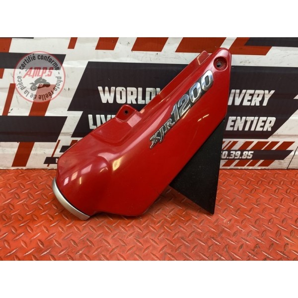 Cache plastique sous selle gauche 