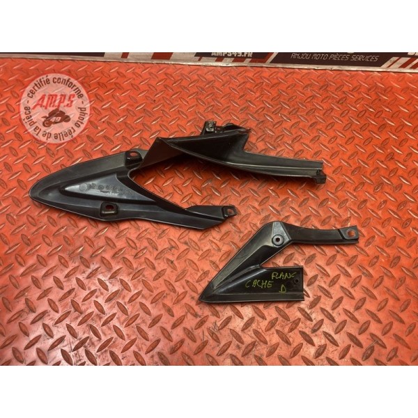 Cache sur flanc de carénage droit 