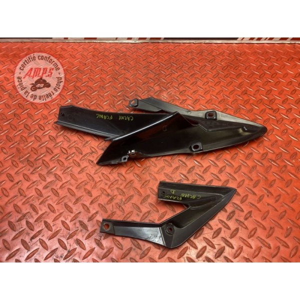 Cache sur flanc de carénage droit 