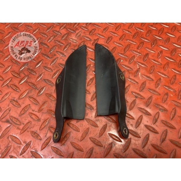 Cache sur pied de fourche 