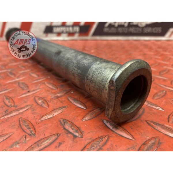 Axe de roue arriere 
