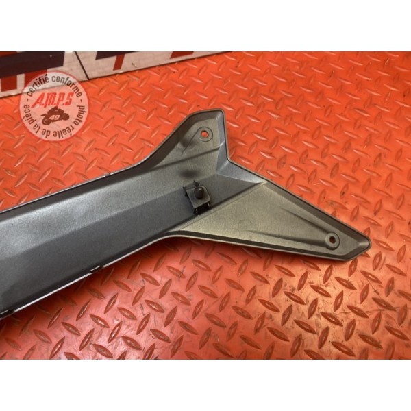 Barre panneau lateral droit 