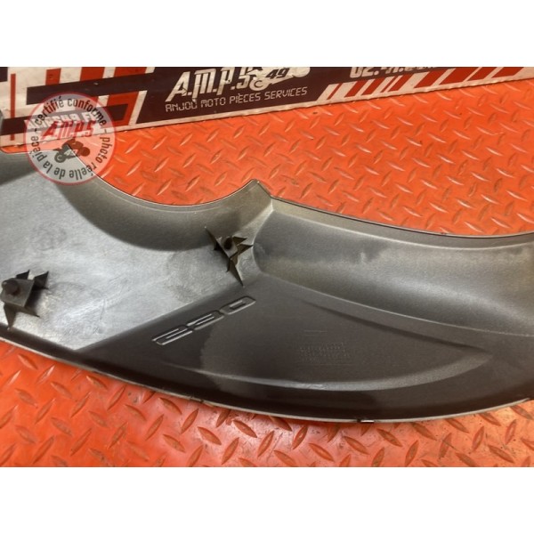 Barre panneau lateral droit 