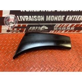 Cache lateral avant droit 