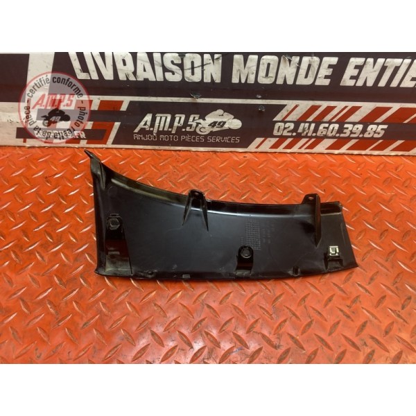 Cache lateral avant droit 