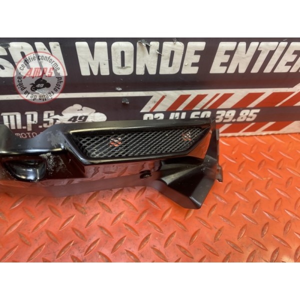 Cache plastique entrée d'air avant 