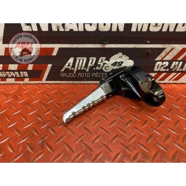 Platine repose pied passager droite 