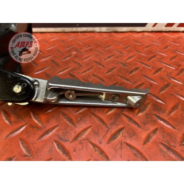 Platine repose pied passager droite 