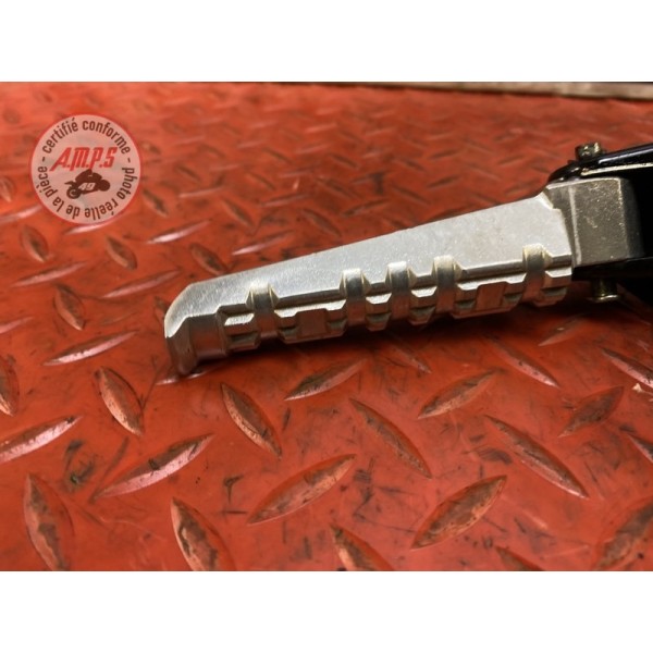 Platine repose pied passager droite 