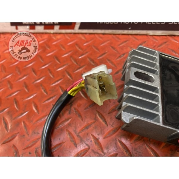 Regulateur de tension 