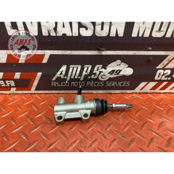 Maitre cylindre de frein arriere 