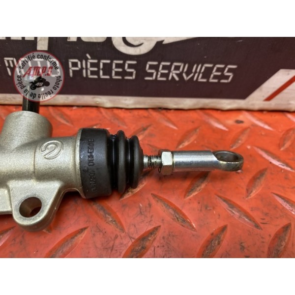 Maitre cylindre de frein arriere 