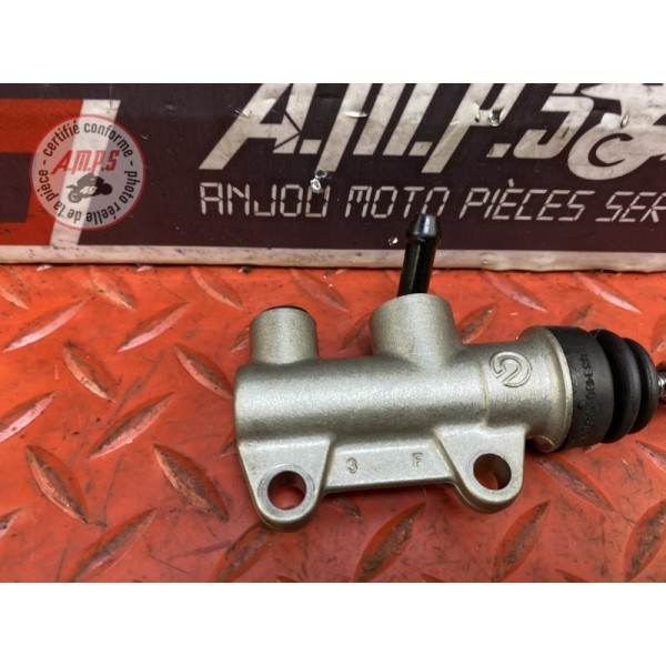 Maitre cylindre de frein arriere 