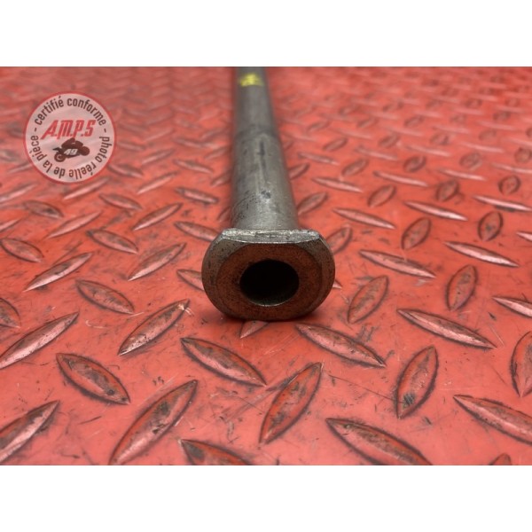Axe de roue arriere 