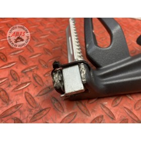 Platine repose pied passager droite 