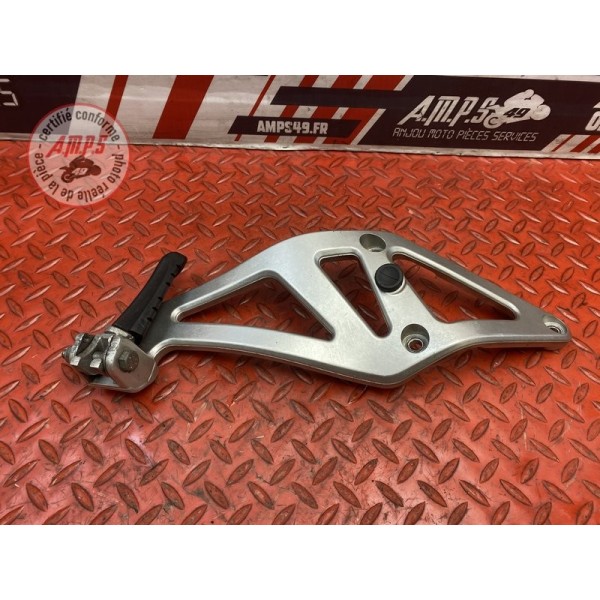 Platine repose pied passager droite 