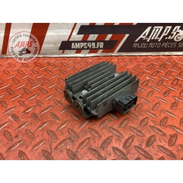 Regulateur de tension 