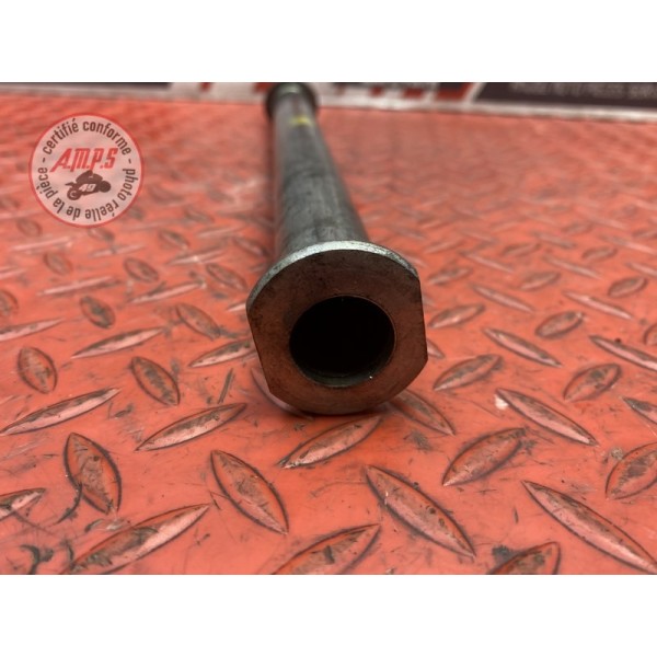 Axe de roue arriere 