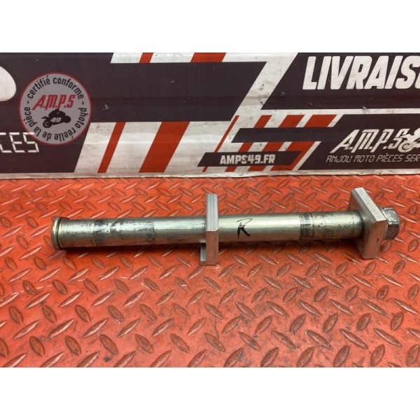 Axe de roue arriere 